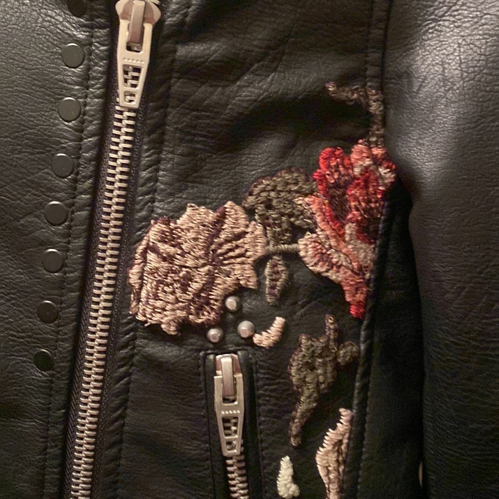 Black Jacket - Picture 4 of 7